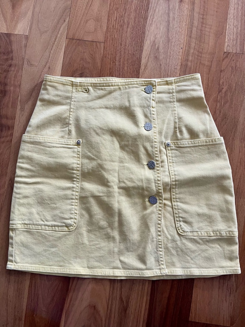 Baum und Pferdgarten Button-Front Denim Skirt in Pale Yellow